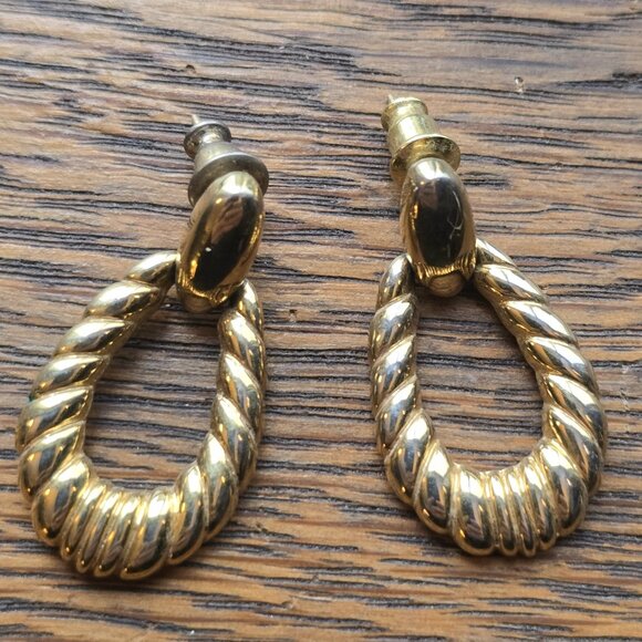 Trifari vintage 80s rope twist goldtone earrings - Picture 3 of 9